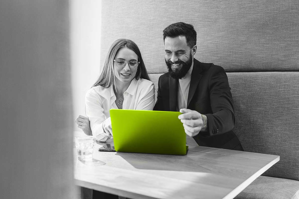 Leading vs Lagging Indicators: Definition and Examples [2025]