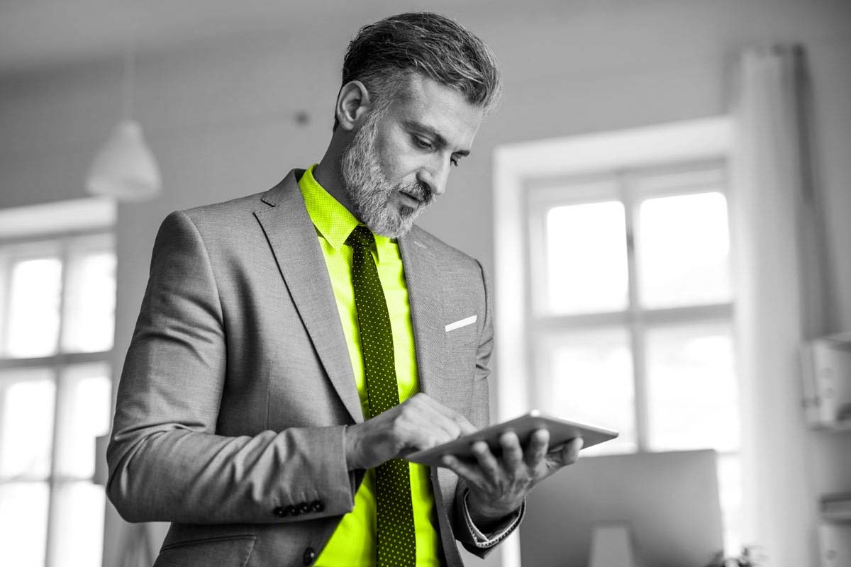 Best CRM for Investment Bankers: Top CRM to Close Deals 2025