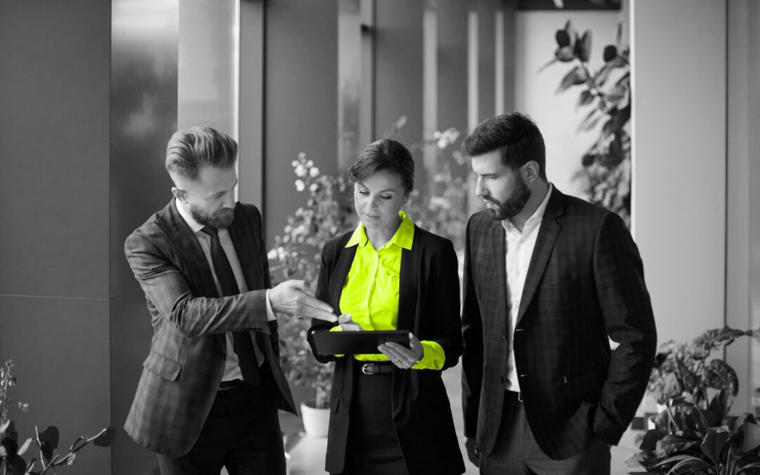 Advisors vs. Algorithms: Why Human Advice Still Wins